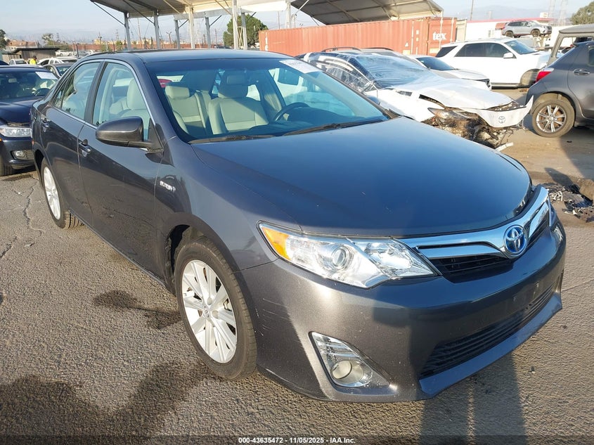 TOYOTA CAMRY HYBRID XLE