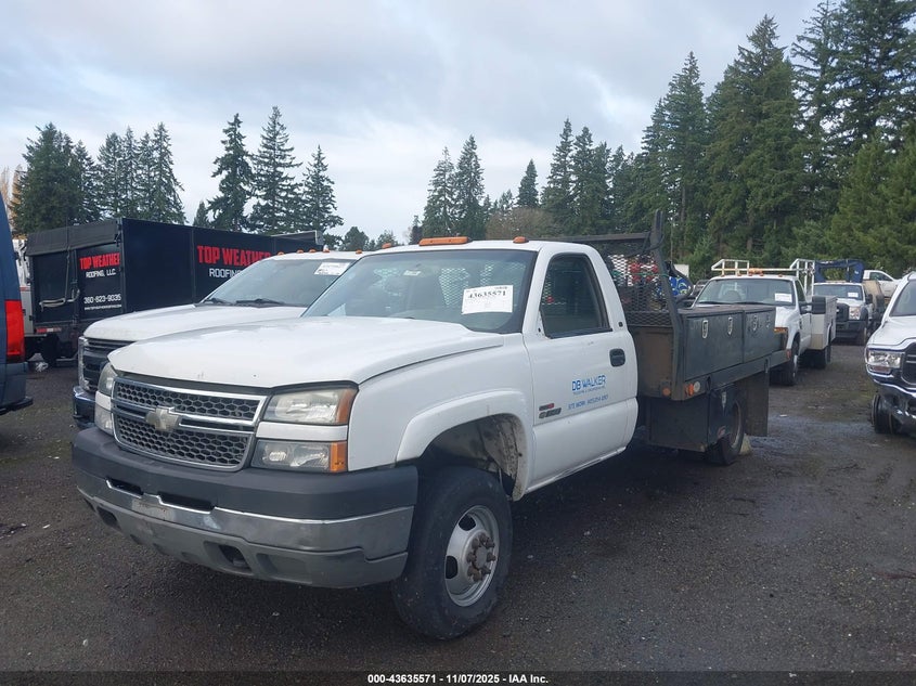 1GBJK34205E256293 2005 CHEVROLET  photo no. 2