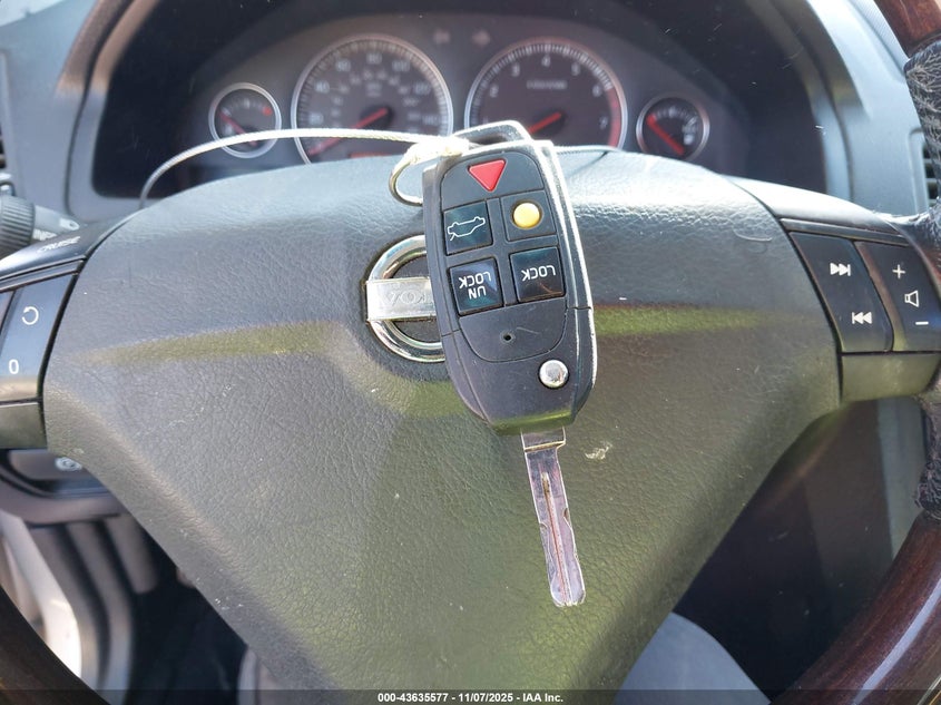 2004 Volvo Xc90 2.5T Awd VIN: YV1CZ59H041045135 Lot: 43635577