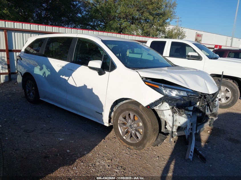 2021 Toyota Sienna Le VIN: 5TDKRKEC8MS070152 Lot: 43635654