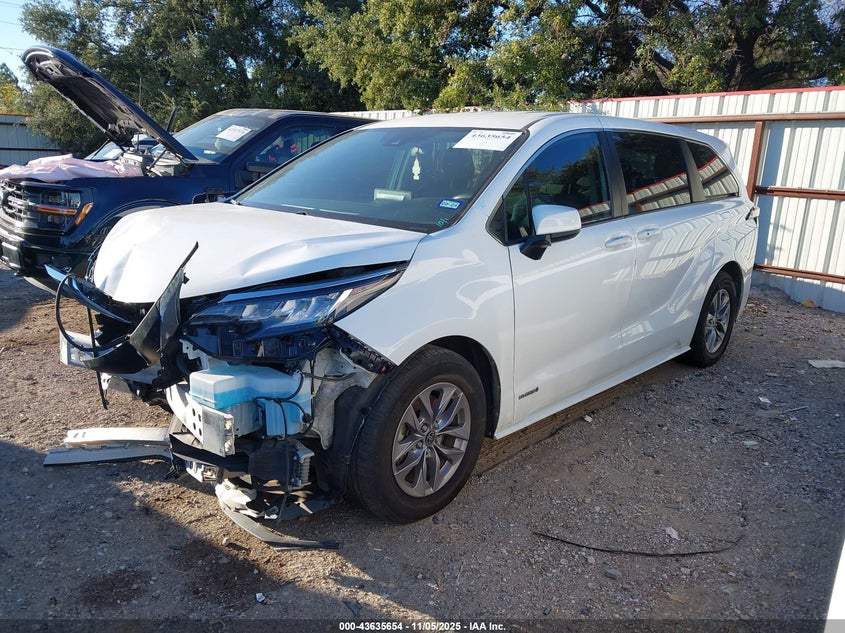 2021 Toyota Sienna Le VIN: 5TDKRKEC8MS070152 Lot: 43635654