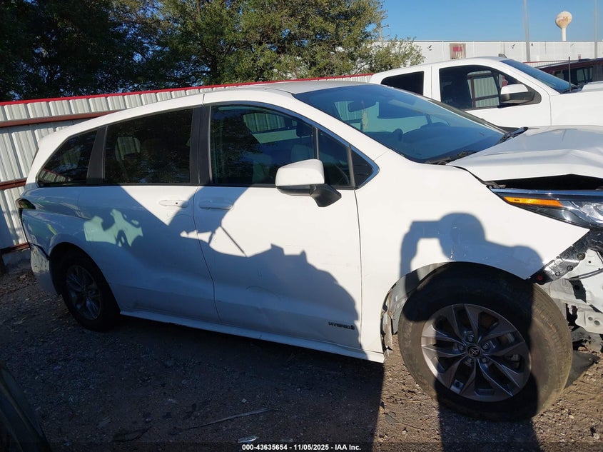 2021 TOYOTA SIENNA LE 5TDKRKEC8MS070152