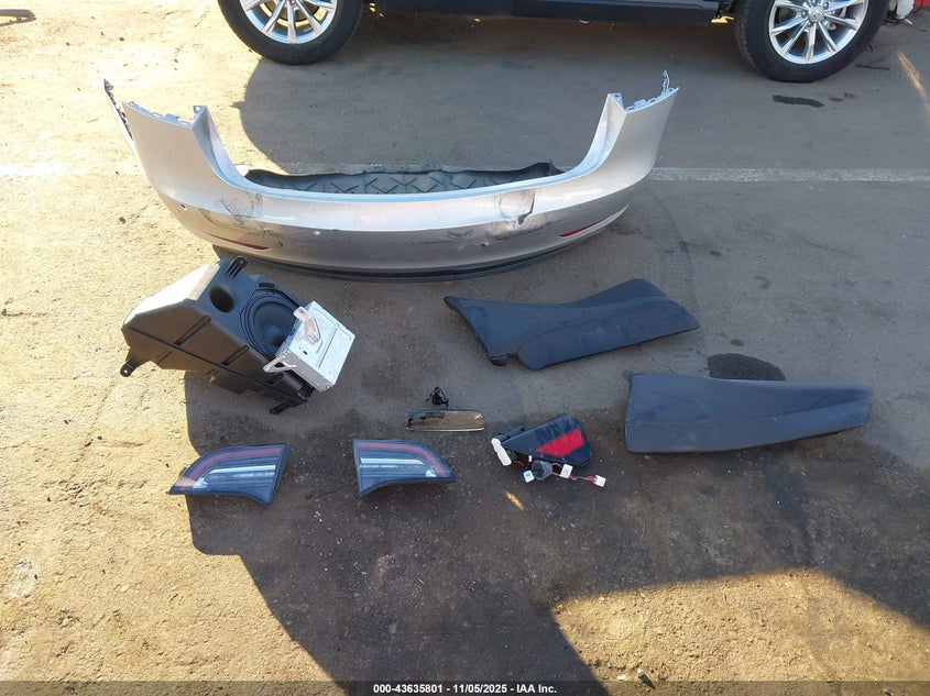 2018 Tesla Model 3 VIN: 5YJ3E1EA7JF038401 Lot: 43635801