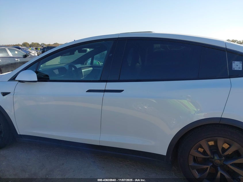 2022 Tesla Model X Dual Motor All-Wheel Drive VIN: 7SAXCAE50NF356993 Lot: 43635940