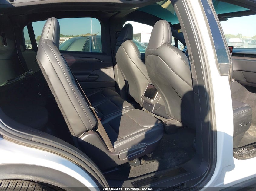 2022 Tesla Model X Dual Motor All-Wheel Drive VIN: 7SAXCAE50NF356993 Lot: 43635940