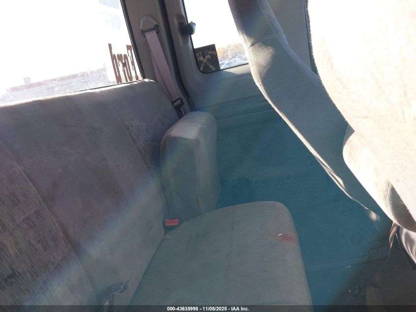 2000 Ford F-250 Lariat/Xl/Xlt VIN: 1FTNX21F6YEB17757 Lot: 43635998