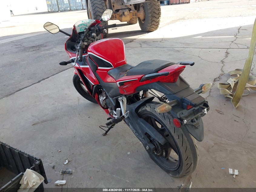MLHNC5109K5500752 2019 HONDA CBR photo no. 3