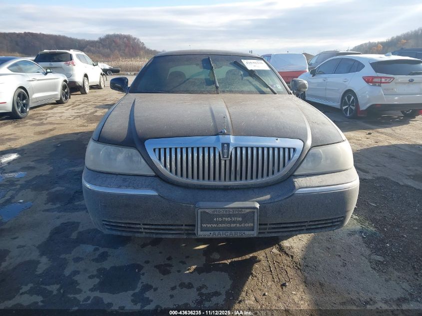 2005 Lincoln Town Car Signature VIN: 1LNHM81W95Y644240 Lot: 43636235