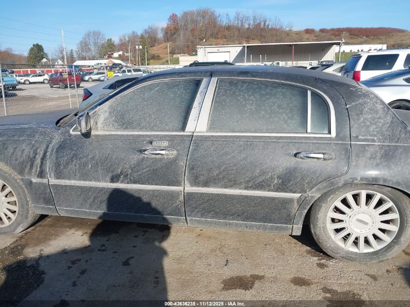 2005 Lincoln Town Car Signature VIN: 1LNHM81W95Y644240 Lot: 43636235