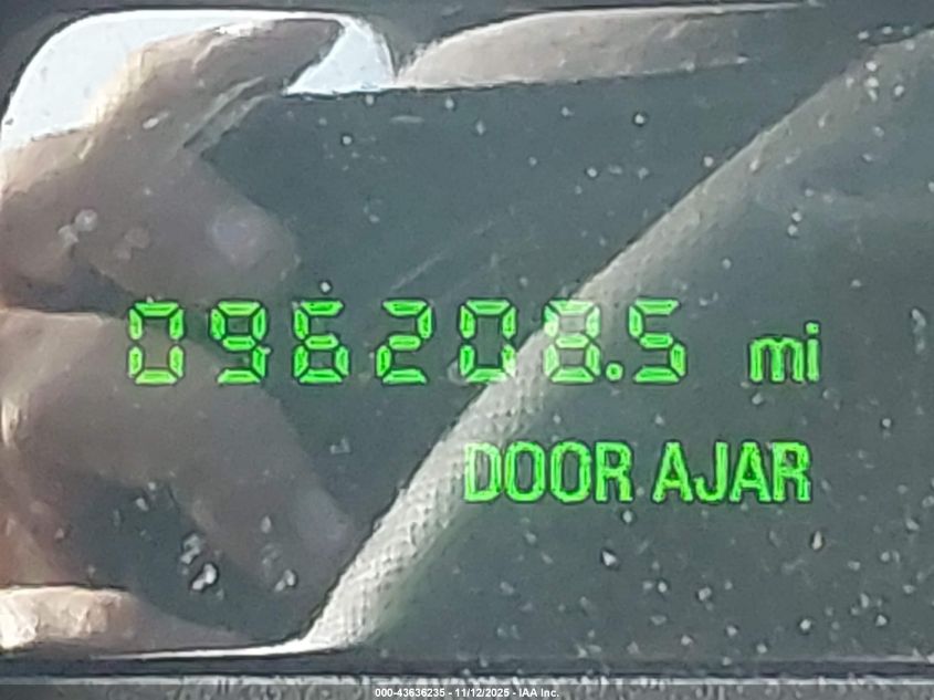 2005 Lincoln Town Car Signature VIN: 1LNHM81W95Y644240 Lot: 43636235