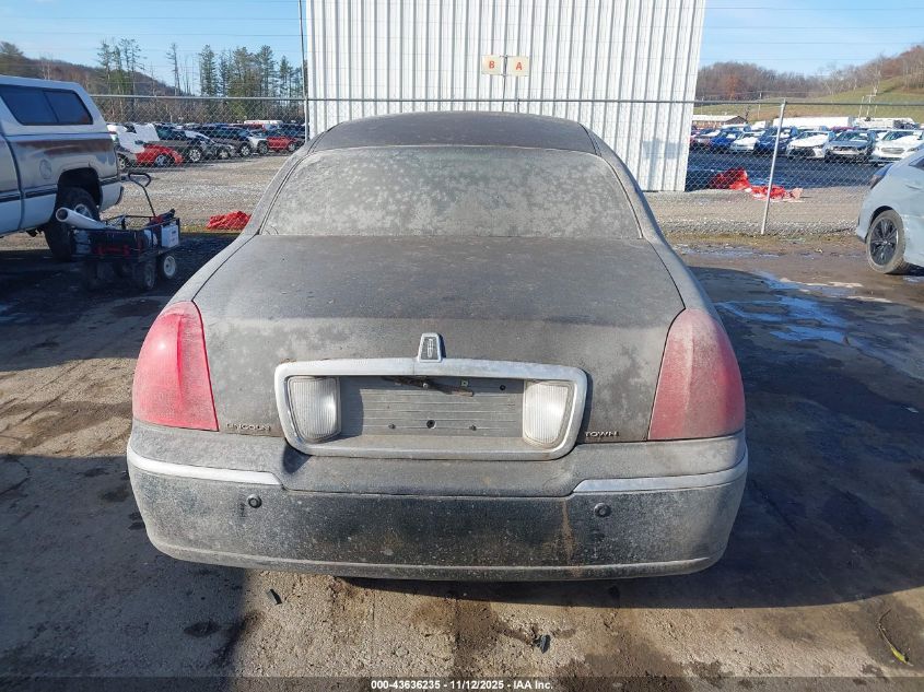 2005 Lincoln Town Car Signature VIN: 1LNHM81W95Y644240 Lot: 43636235