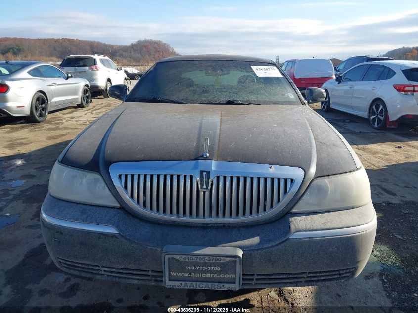 2005 Lincoln Town Car Signature VIN: 1LNHM81W95Y644240 Lot: 43636235