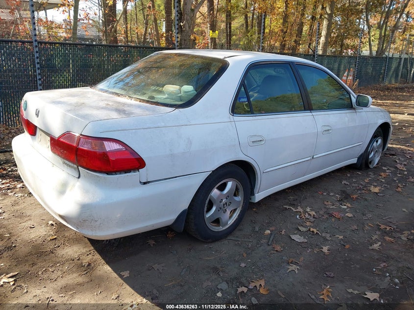 1HGCG1655YA030975 2000 HONDA ACCORD photo no. 4