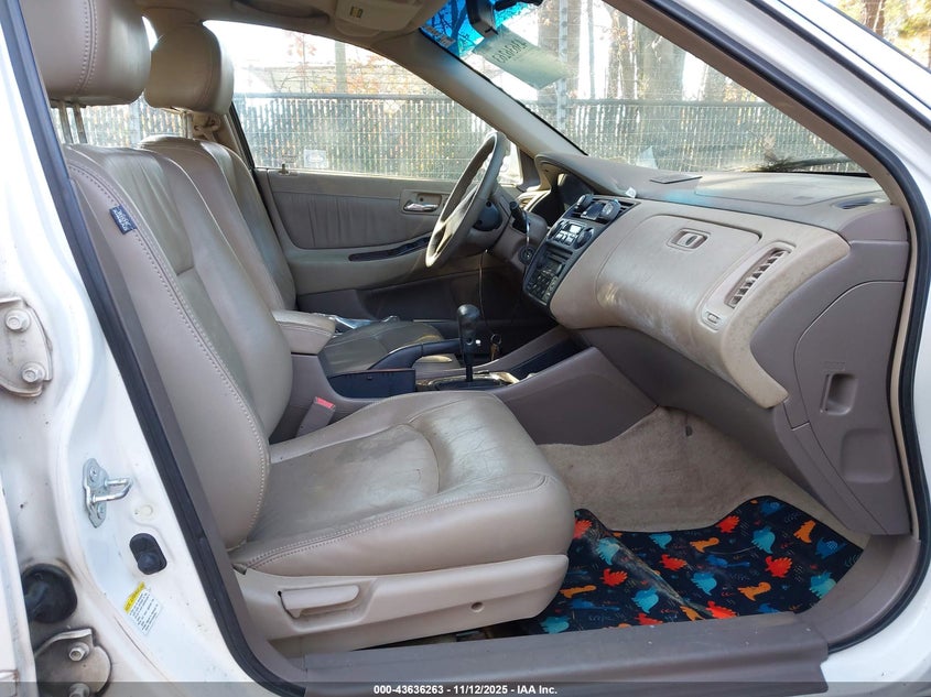 1HGCG1655YA030975 2000 HONDA ACCORD photo no. 5