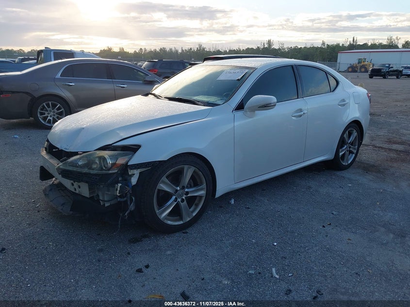 JTHBF5C29C5183812 2012 LEXUS IS photo no. 2