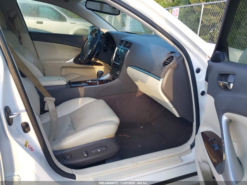 JTHBF5C29C5183812 2012 LEXUS IS photo no. 5