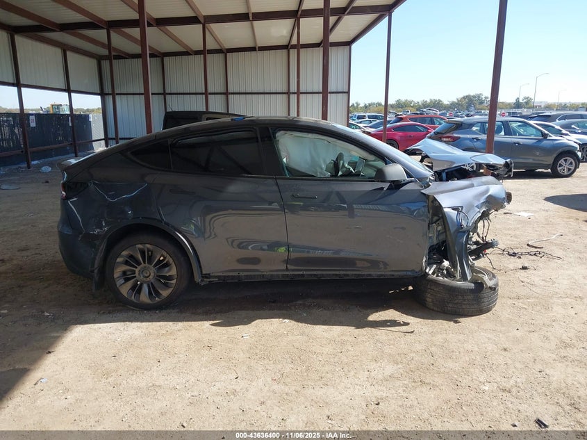 2023 Tesla Model Y Awd/Long Range Dual Motor All-Wheel Drive VIN: 7SAYGDEE2PA208211 Lot: 43636400