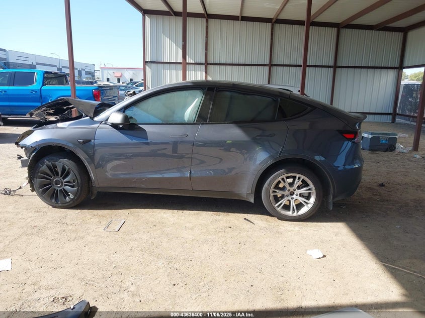 2023 Tesla Model Y Awd/Long Range Dual Motor All-Wheel Drive VIN: 7SAYGDEE2PA208211 Lot: 43636400