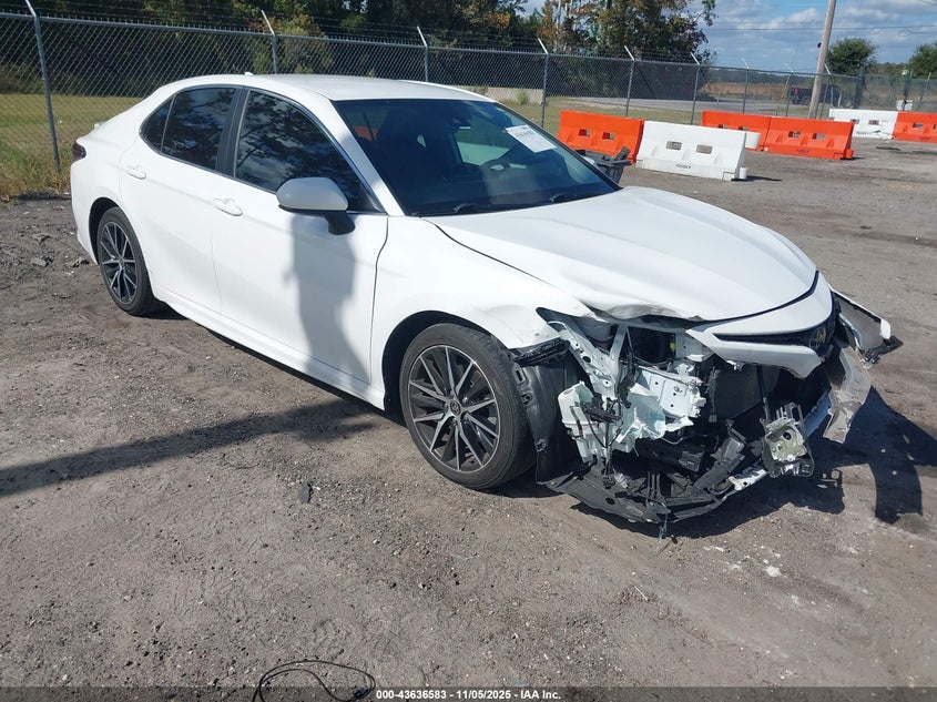 TOYOTA CAMRY SE/SE NIGHT SHADE