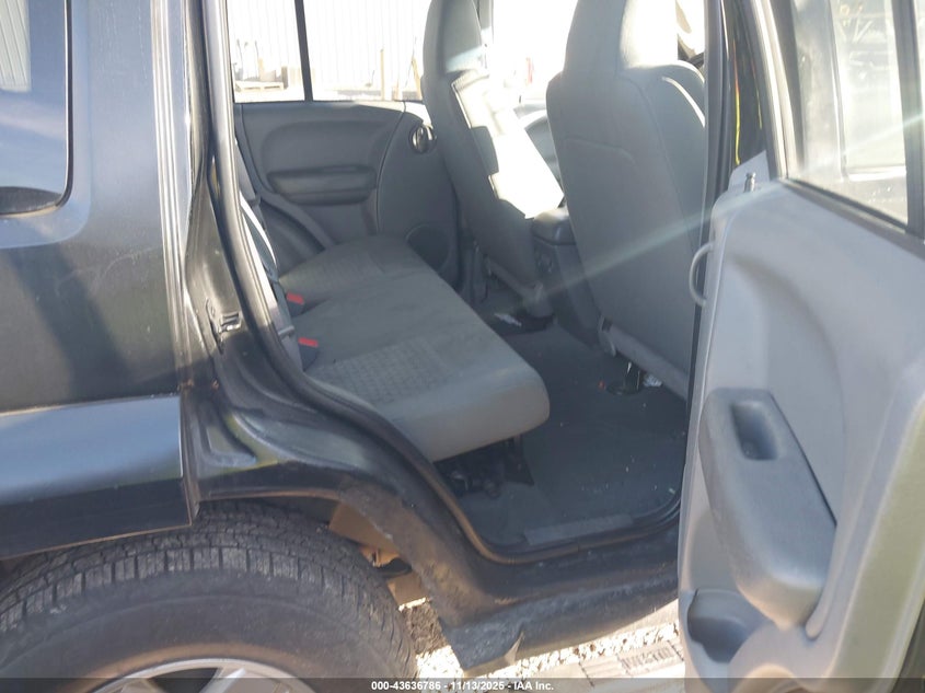 2007 Jeep Liberty Sport VIN: 1J4GL48K77W712560 Lot: 43636786