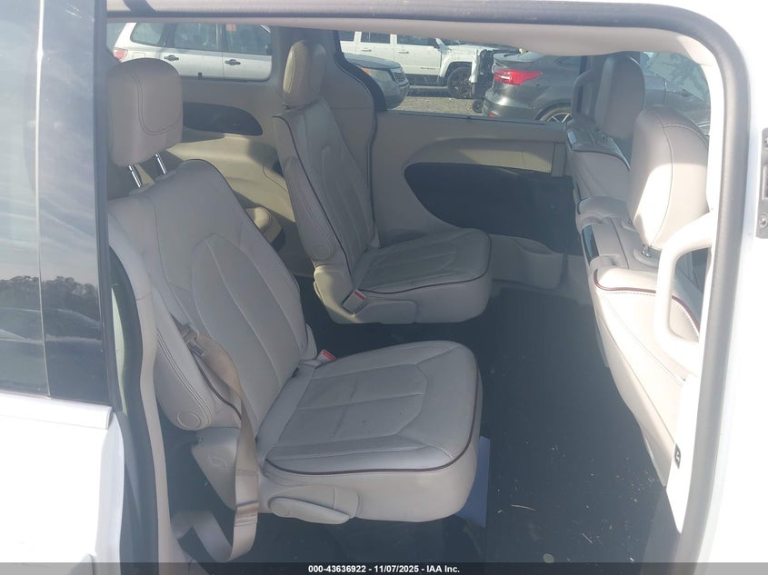 2017 Chrysler Pacifica Limited VIN: 2C4RC1GG7HR610017 Lot: 43636922