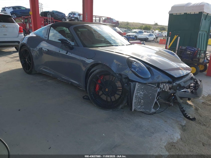 PORSCHE 911 EDITION 50 YEARS PORSCHE DESIGN/TARGA 4 GTS/TARGA 4S