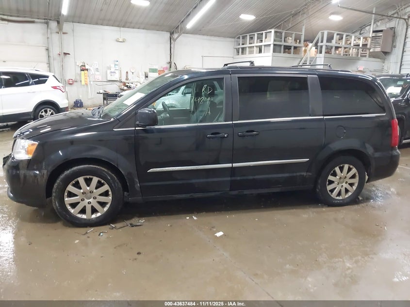2015 Chrysler Town & Country Touring VIN: 2C4RC1BG2FR553102 Lot: 43637484