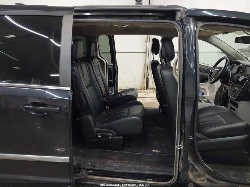 2015 Chrysler Town & Country Touring VIN: 2C4RC1BG2FR553102 Lot: 43637484