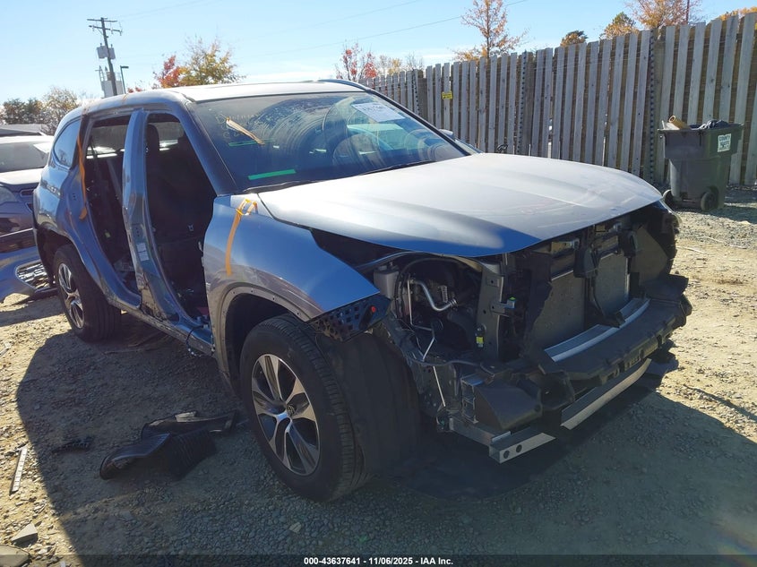 2022 Toyota Highlander Xle VIN: 5TDHZRBH8NS242636 Lot: 43637641