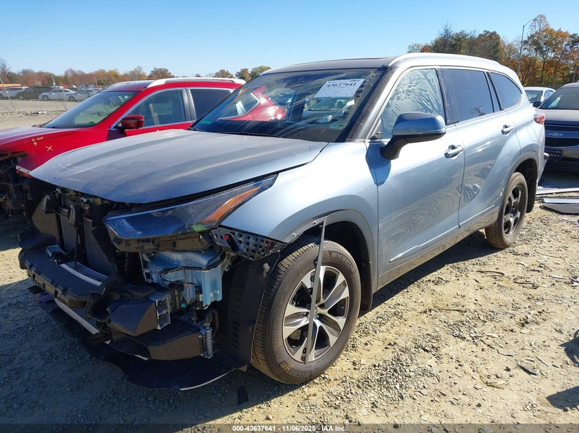 2022 Toyota Highlander Xle VIN: 5TDHZRBH8NS242636 Lot: 43637641