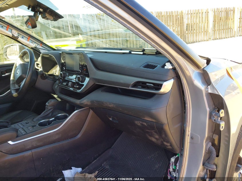 2022 Toyota Highlander Xle VIN: 5TDHZRBH8NS242636 Lot: 43637641