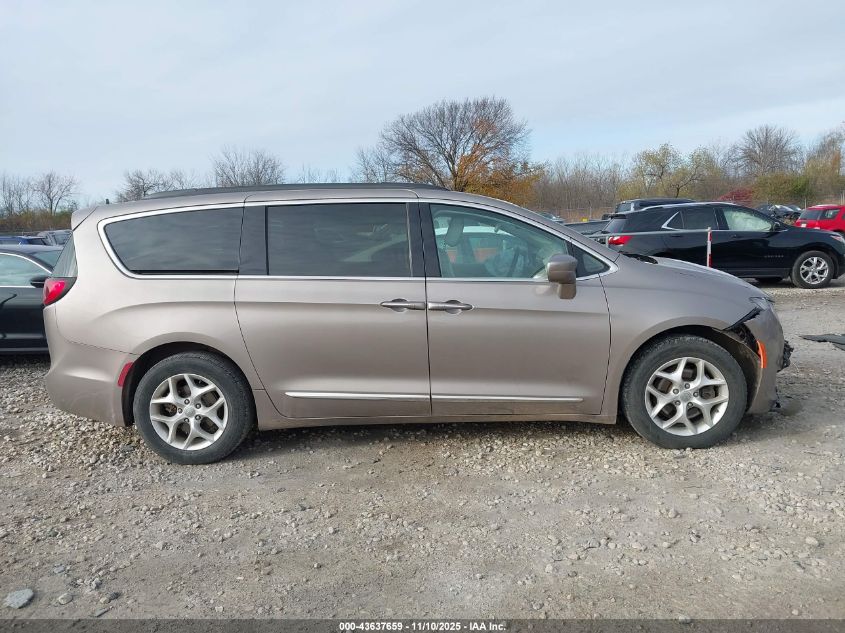 2017 Chrysler Pacifica Touring-L VIN: 2C4RC1BG5HR561214 Lot: 43637659