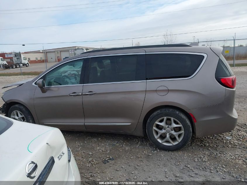 2017 Chrysler Pacifica Touring-L VIN: 2C4RC1BG5HR561214 Lot: 43637659