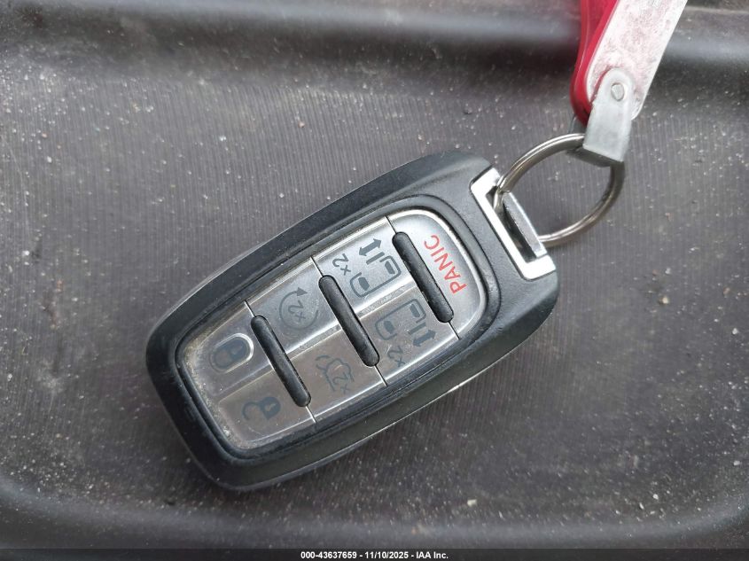 2017 Chrysler Pacifica Touring-L VIN: 2C4RC1BG5HR561214 Lot: 43637659