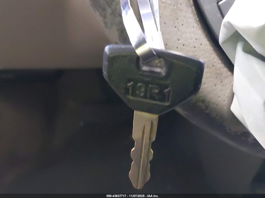 2000 Chrysler Town & Country Limited VIN: 1C4GP64L5YB674792 Lot: 43637717