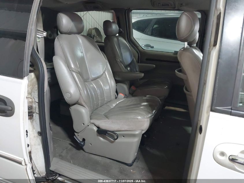 2000 Chrysler Town & Country Limited VIN: 1C4GP64L5YB674792 Lot: 43637717