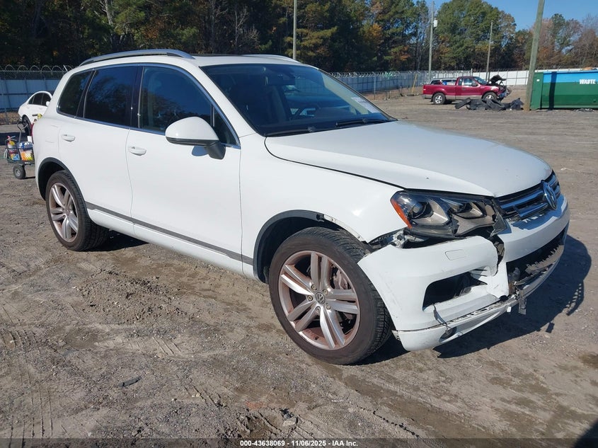 2013 VOLKSWAGEN TOUAREG VR6 EXECUTIVE - WVGEF9BP9DD000849