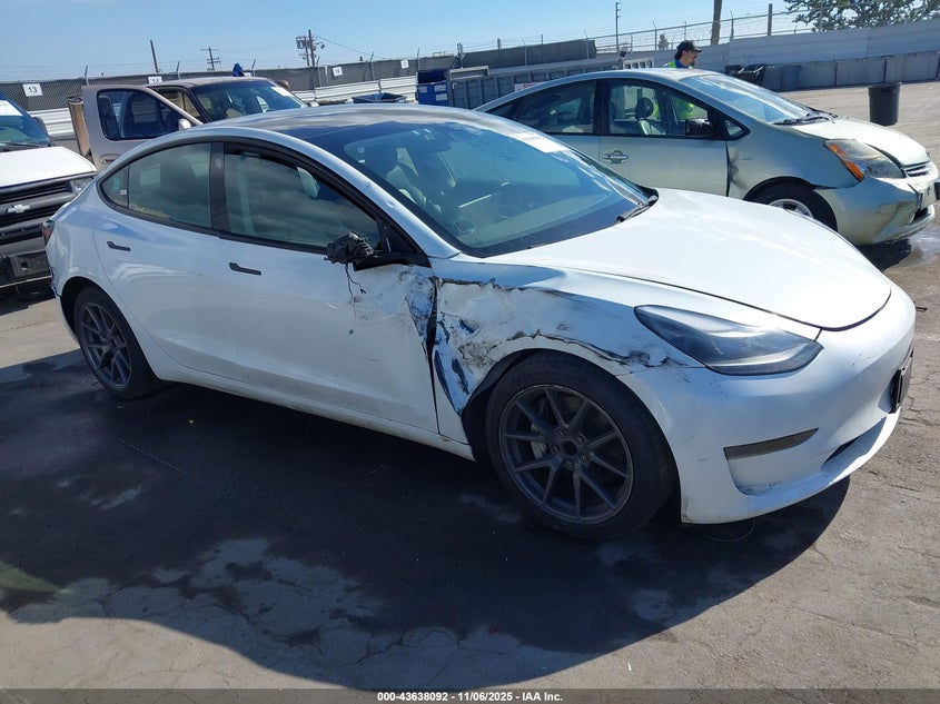 TESLA MODEL 3 REAR-WHEEL DRIVE