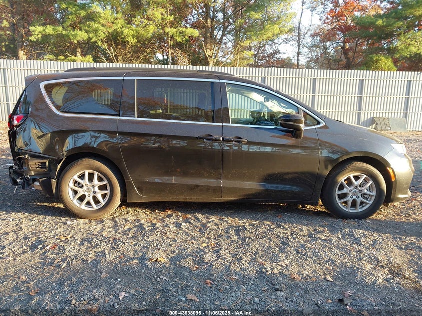 2022 Chrysler Pacifica Touring L VIN: 2C4RC1BG8NR220353 Lot: 43638095