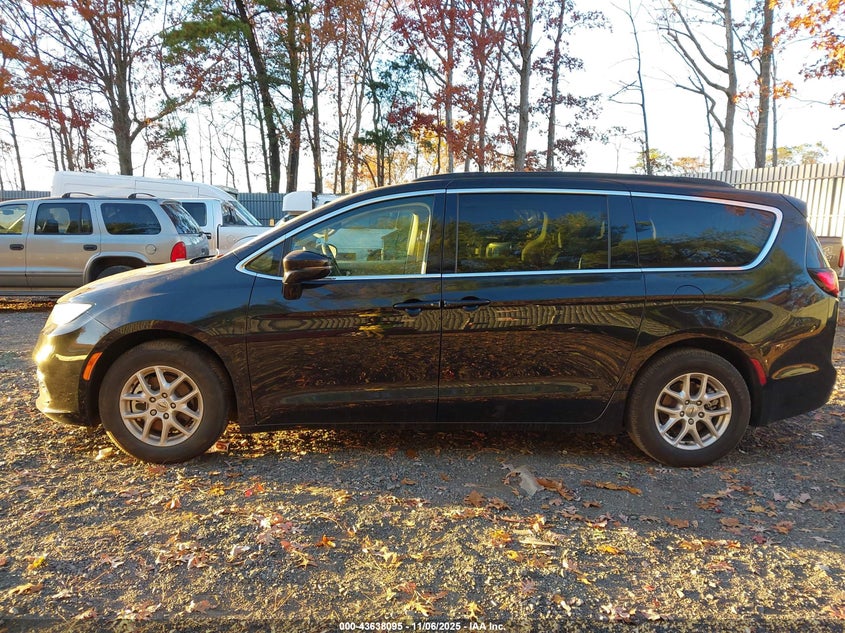 2022 Chrysler Pacifica Touring L VIN: 2C4RC1BG8NR220353 Lot: 43638095