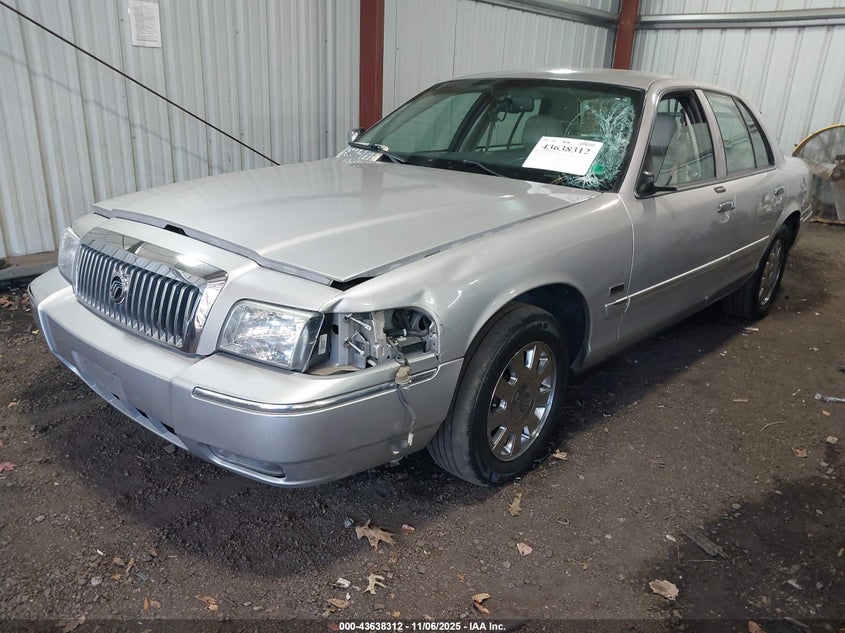 2MEHM75V78X615242 2008 MERCURY GRAND MARQUIS photo no. 2