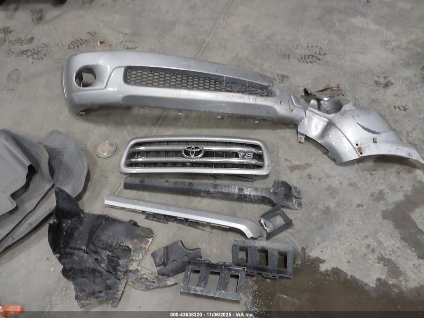 2003 Toyota Sequoia Limited V8 VIN: 5TDBT48A93S199748 Lot: 43638320