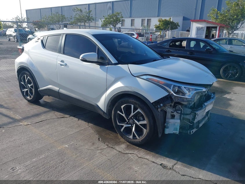 TOYOTA C-HR XLE