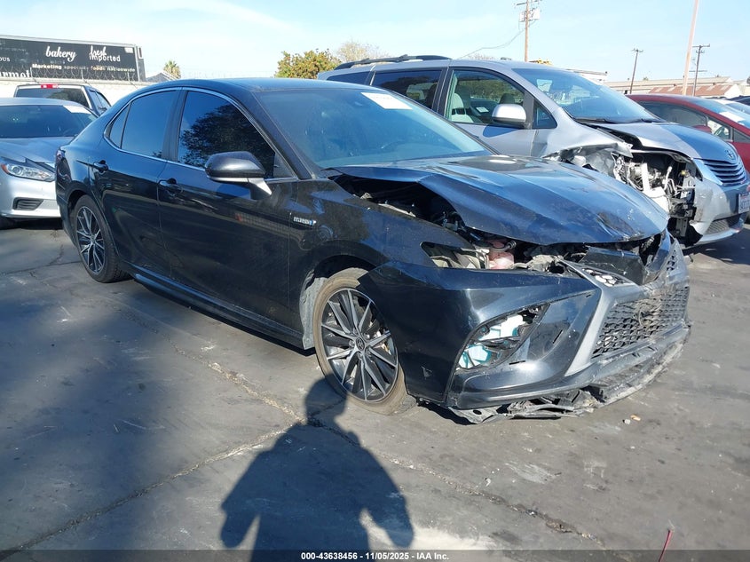 TOYOTA CAMRY HYBRID SE HYBRID