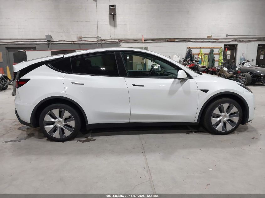 2024 Tesla Model Y Long Range Dual Motor All-Wheel Drive VIN: 7SAYGDEE0RF084333 Lot: 43638672
