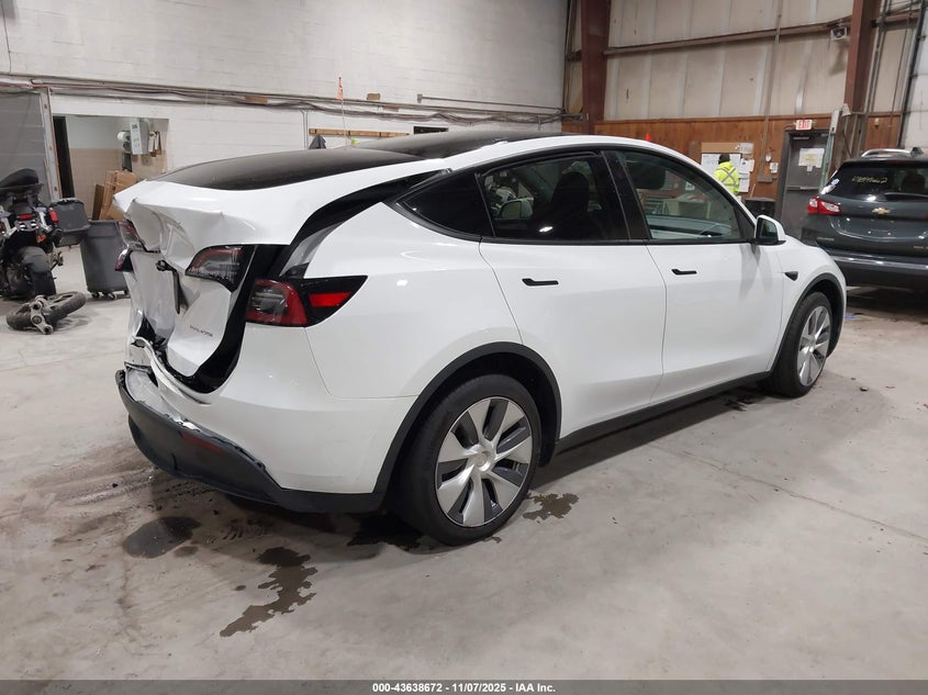 7SAYGDEE0RF084333 2024 TESLA MODEL Y photo no. 4