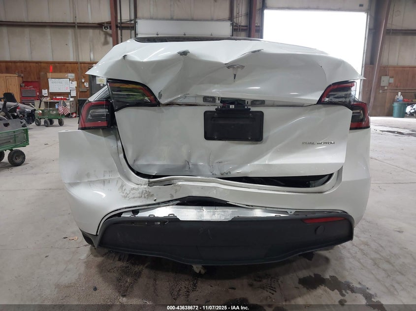 2024 Tesla Model Y Long Range Dual Motor All-Wheel Drive VIN: 7SAYGDEE0RF084333 Lot: 43638672
