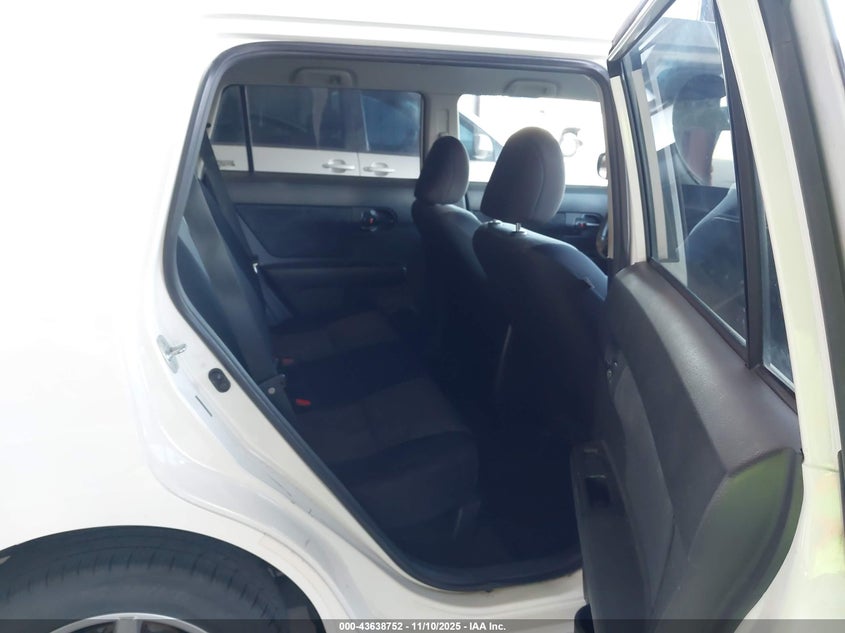 JTLZE4FEXB1140688 2011 SCION XB photo no. 8