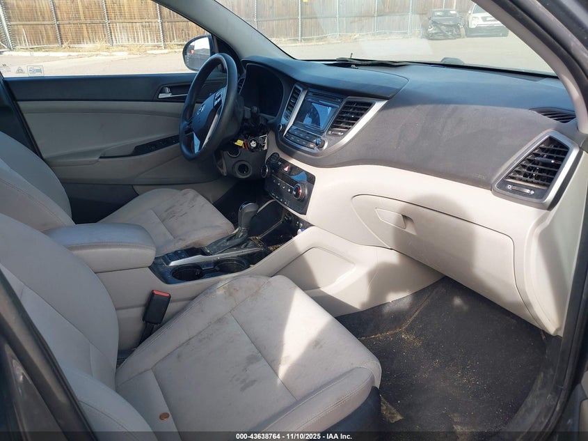 2017 HYUNDAI TUCSON SE · Фото 5