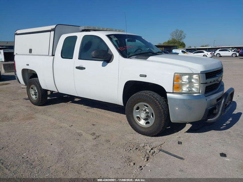 2009 Chevrolet Silverado 2500Hd Work Truck white truck gasoline 1GCHC49KX9E143978 photo #1